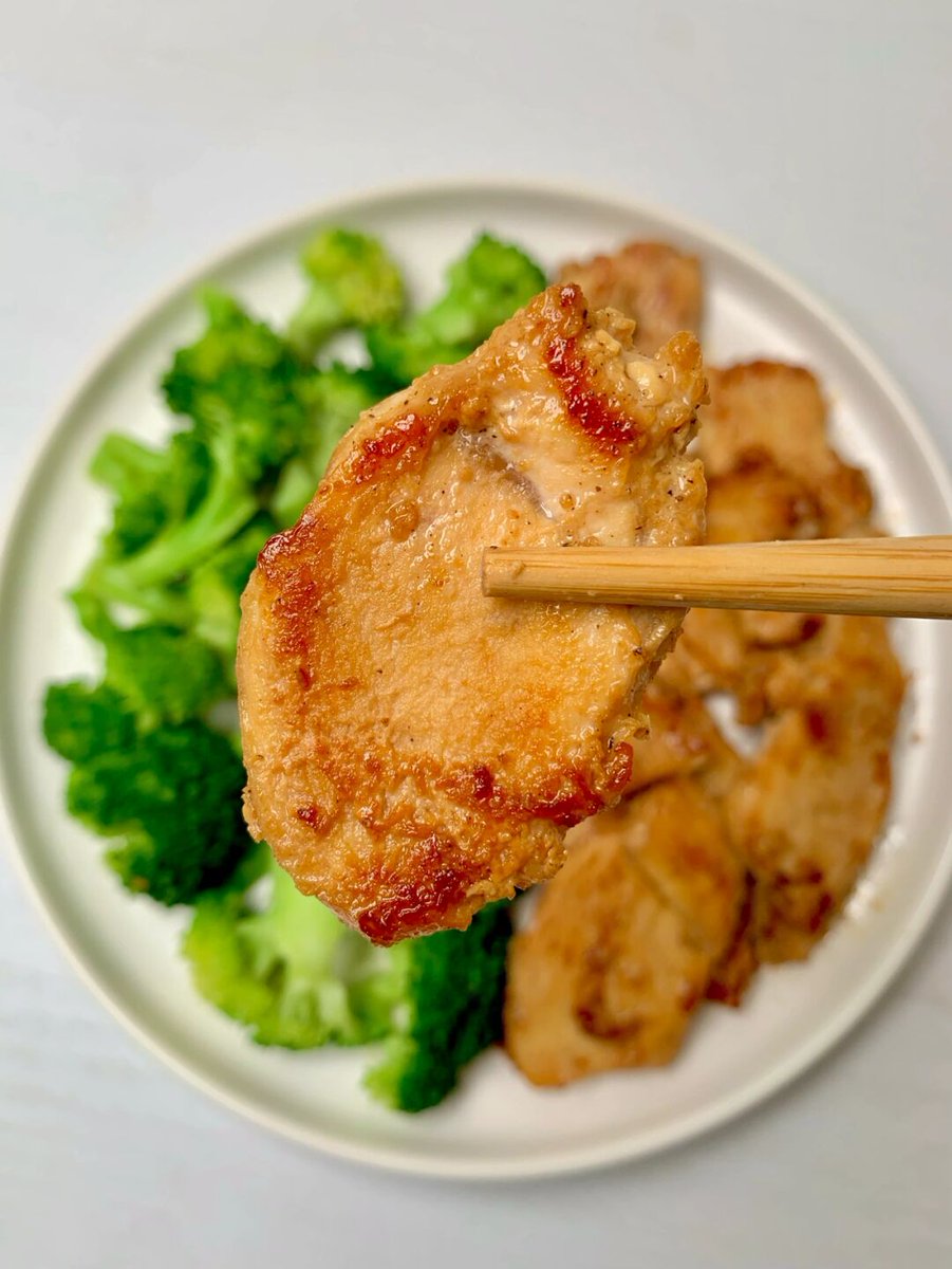 JatriceB's tweet photo. Today’s satisfying fat-loss meal: grilled chicken breast + quinoa + roasted broccoli! High protein, low calorie, keeps you full for hours. No fancy prep, perfect for busy days. https://t.co/P5tc1PWzG7