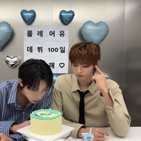 8zerou's tweet photo. 우진이 저 포즈 하면 남자 포즈 실화임? 자막 달림 https://t.co/J8ZGdP9XIp