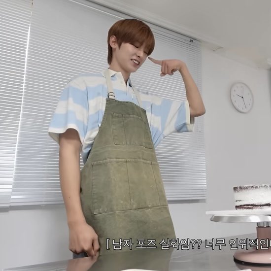 8zerou's tweet photo. 우진이 저 포즈 하면 남자 포즈 실화임? 자막 달림 https://t.co/J8ZGdP9XIp