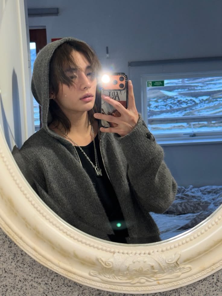 goIdensoulset's tweet photo. he slays in every aesthetic https://t.co/8EkYN90exi