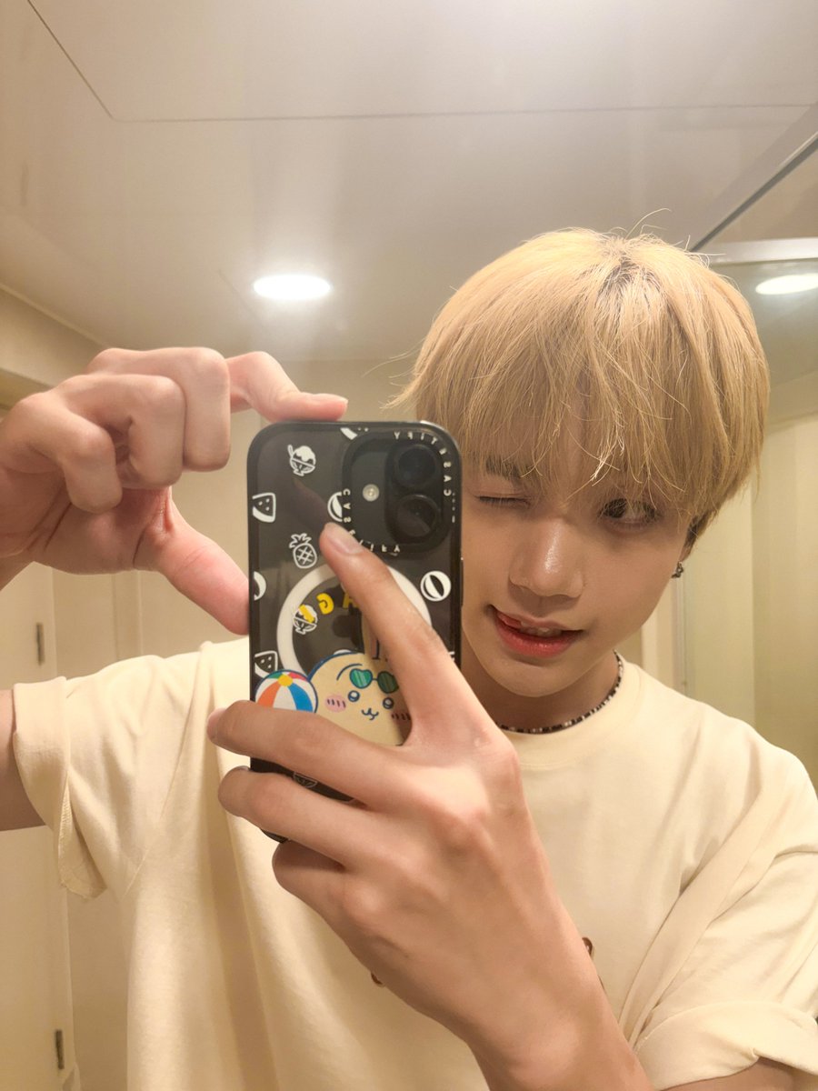 TRENDZ_OFFCL's tweet photo. [#하빛] 오랜만에 샛노랑~🐥🥨💛

#FROM_TRENDZ #TO_FRIENDZ #TRENDZ #트렌드지 #하목선 #언제쯤 #시원해지려나 #하삐나잇 #빛꿈꿔 https://t.co/7IRzKrUHw8