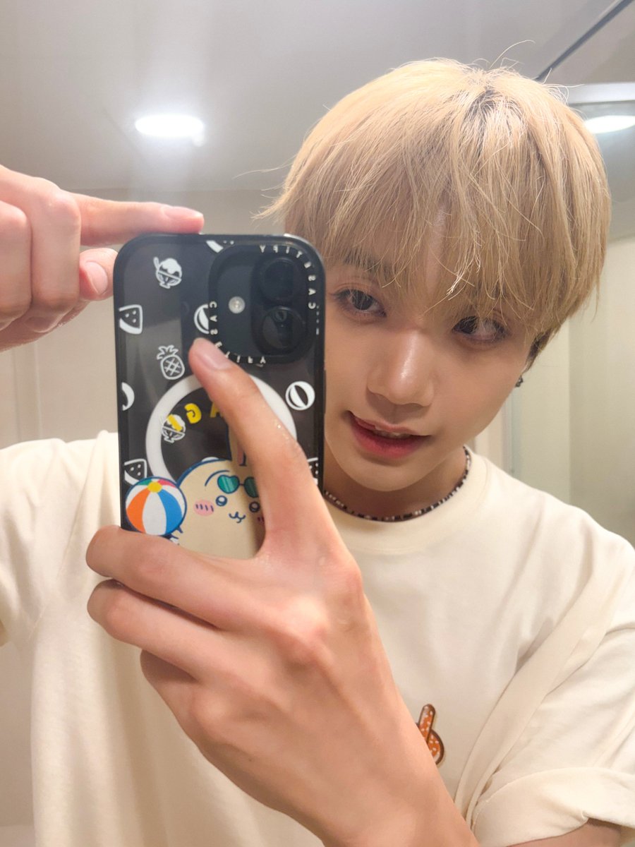 TRENDZ_OFFCL's tweet photo. [#하빛] 오랜만에 샛노랑~🐥🥨💛

#FROM_TRENDZ #TO_FRIENDZ #TRENDZ #트렌드지 #하목선 #언제쯤 #시원해지려나 #하삐나잇 #빛꿈꿔 https://t.co/7IRzKrUHw8