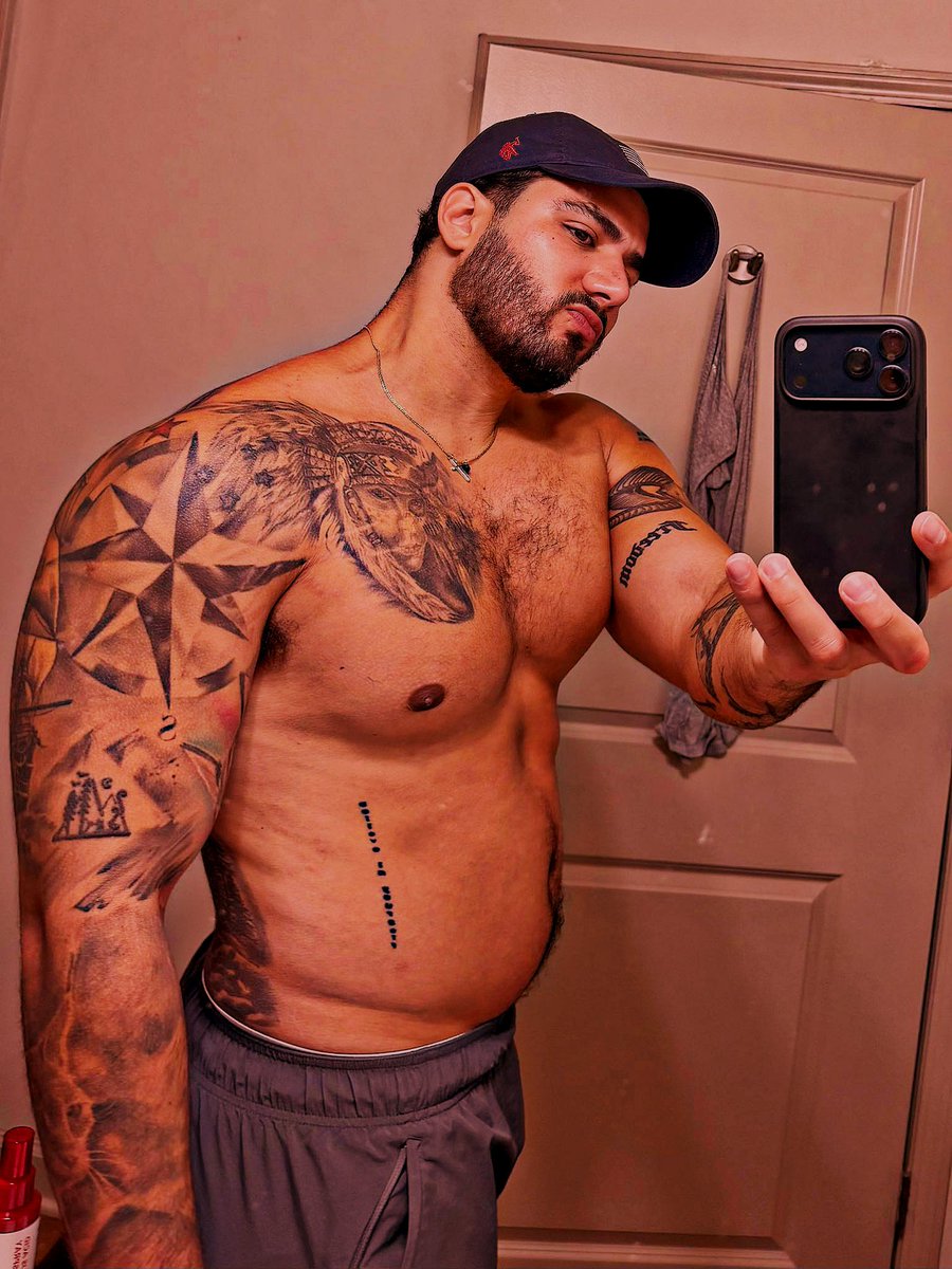 fxckingbwar's tweet photo. Your bear father is getting bigger and stronger. 👊 https://t.co/S1vaJLNPXb