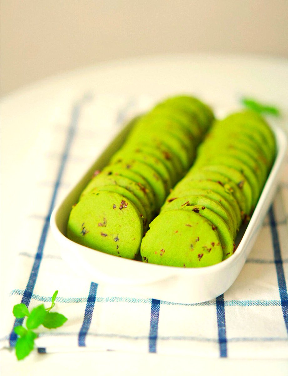 solovjiha's tweet photo. Sharing my favorite matcha cookies with you all!  Soft, rich and perfect for midday cravings. Tag a friend who needs this snack boost! https://t.co/7unpbTlhpI