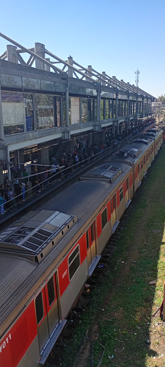 dudukael's tweet photo. @DiariodaCPTM estação Itaim lotada https://t.co/Ljwz1wp6mo