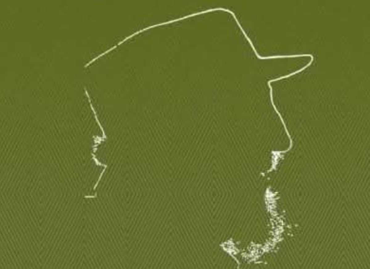 PartidoPCC's tweet photo. "El Soldado de las Ideas está de vuelta de un modo que debe aterrar a sus adversarios: cientos, miles, millones de personas de las más diversas edades y credos, en casi todo el mundo, están ensanchando su legado, no sólo para aliviar la natural nostalgia por su ausencia -que también sentimos y forma parte de las fuertes emociones compartidas- sino y sobre todo, para emprender nuevas rutas en la batalla por el futuro, sin rendirse, sin venderse, sin traicionar, sin someterse a la voracidad del imperio decadente que actúa sin apego a más ley que a la ley del despojo y la codicia".

@DiazCanelB

#100AñosConFidel