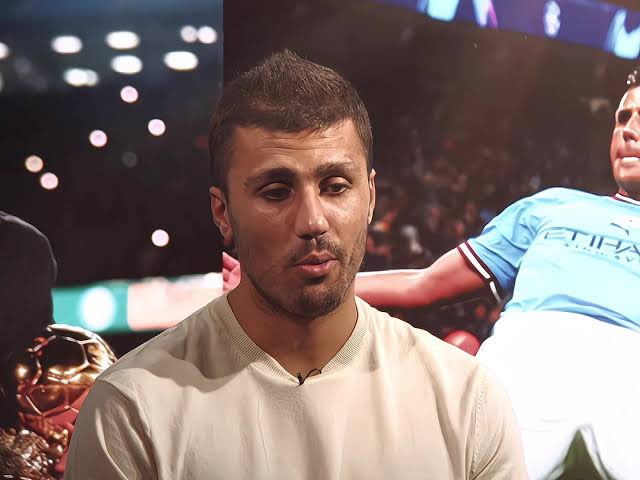 443sports_'s tweet photo. 🚨🗣️ Rodri: “Nobody in Manchester City likes Real Madrid, even during an El Classico game we usually support Barcelona, and when a player wants a move to Spain it’s always Barcelona we choose. 

🗣️ “I can tell that a lot of staffs were disappointed in Bernardo Silva choice to move to Madrid, but it was his decision.” ⚪️