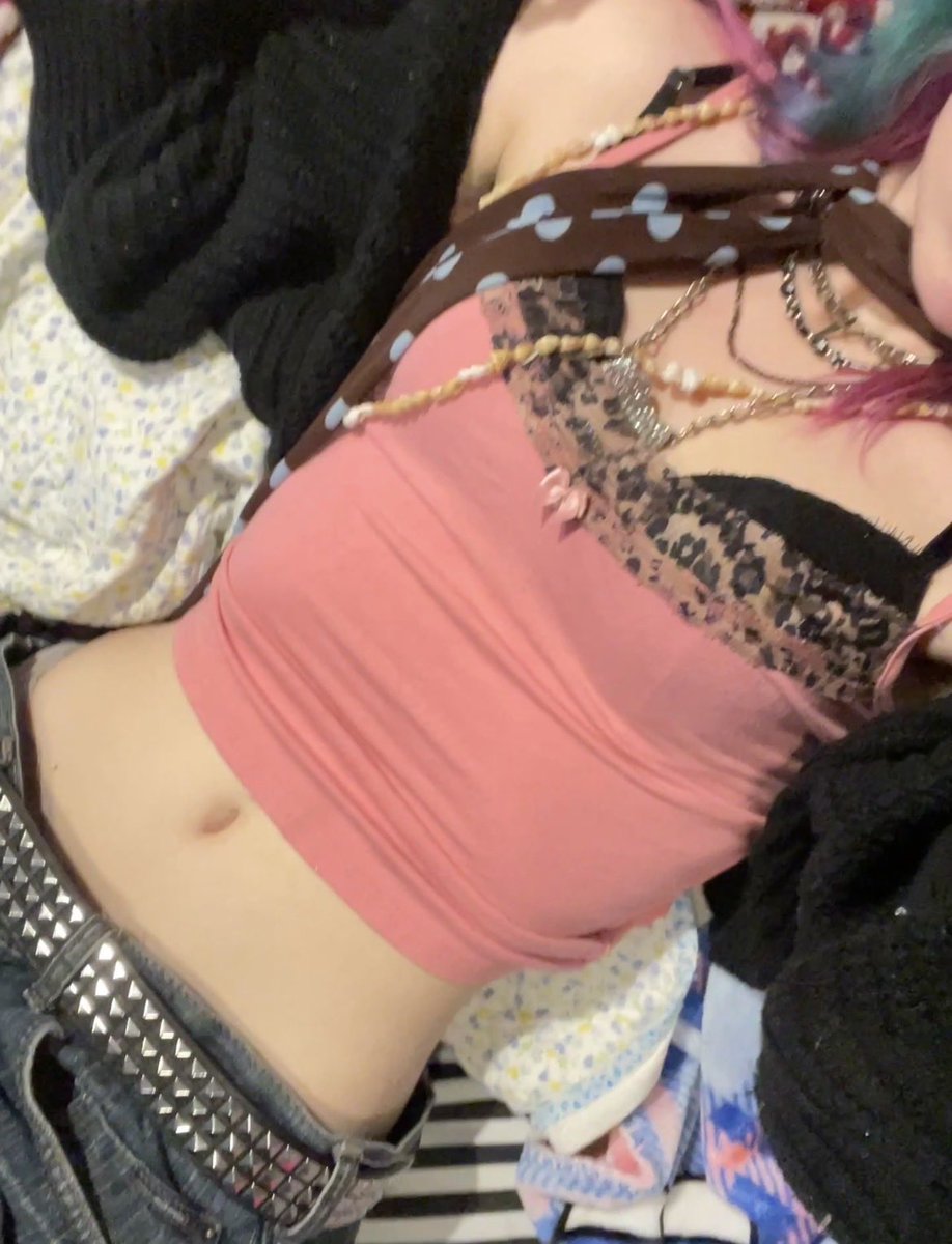 cxntykittyirl's tweet photo. my fit today for outpatient therapy group 🐾🫧💕🍓🎹 #ricecaketwt #shedtwt #988twt #edrtwt #starvetwt https://t.co/KwwLivAkFe