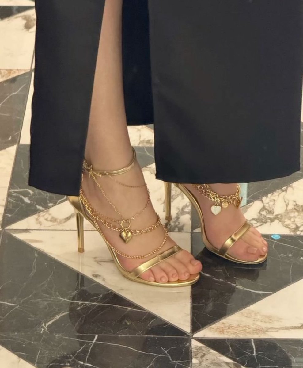 moonieaura's tweet photo. Bracelet heels https://t.co/NZg1moimKY