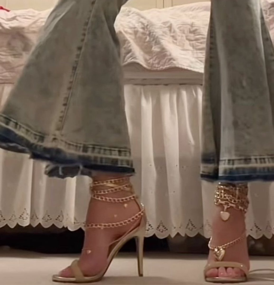moonieaura's tweet photo. Bracelet heels https://t.co/NZg1moimKY