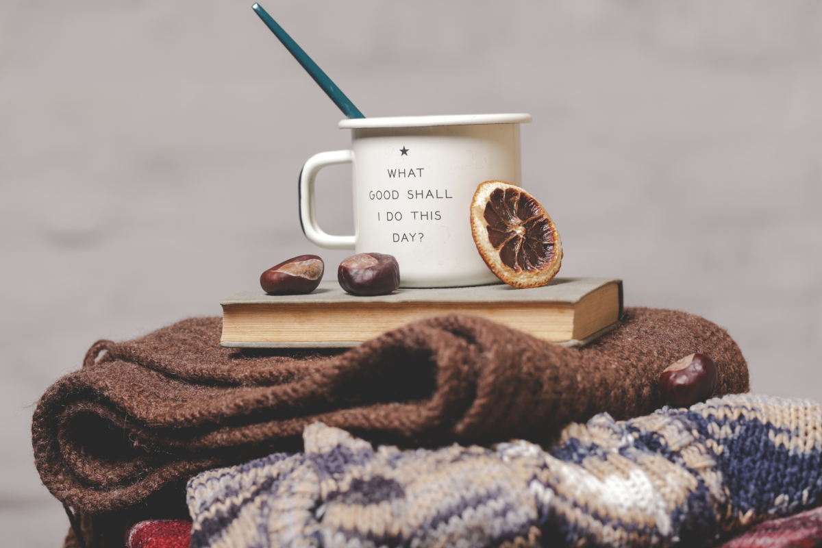 Enong_surga's tweet photo. The first snow of the year wrapped the city in silence—warm cocoa in hand, and a wish: may every small joy find you this winter. https://t.co/m09ntseWSb