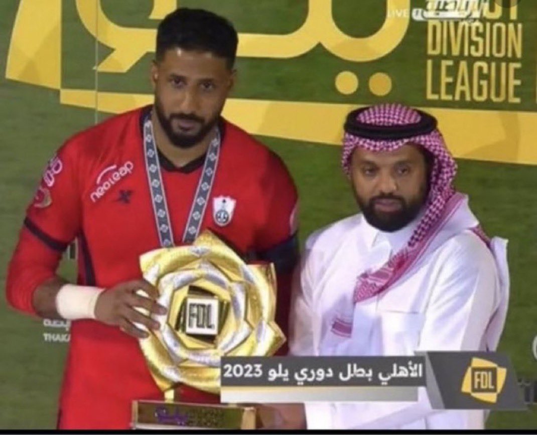 moooonde199's tweet photo. خروج  فهد سندي  
تدرون  من  اكثر جمهور  زعلان لخروج سندي  
حسب روؤيتي  جمهور اهلي  يلو   طوال مطالبة جمهور الاتحاد وهم  يعززوا  للرئيس  الفاشل 
والسبب  امنيتهم  تسوء نتائج الاتحاد ويهبط مثل ناديهم  اهلي يلو 
بس جمهور الاتحاد غير جمهور مؤثر  واعلامه  مؤثر 
مو مثلهم  خيخه https://t.co/cIDLipmGHC