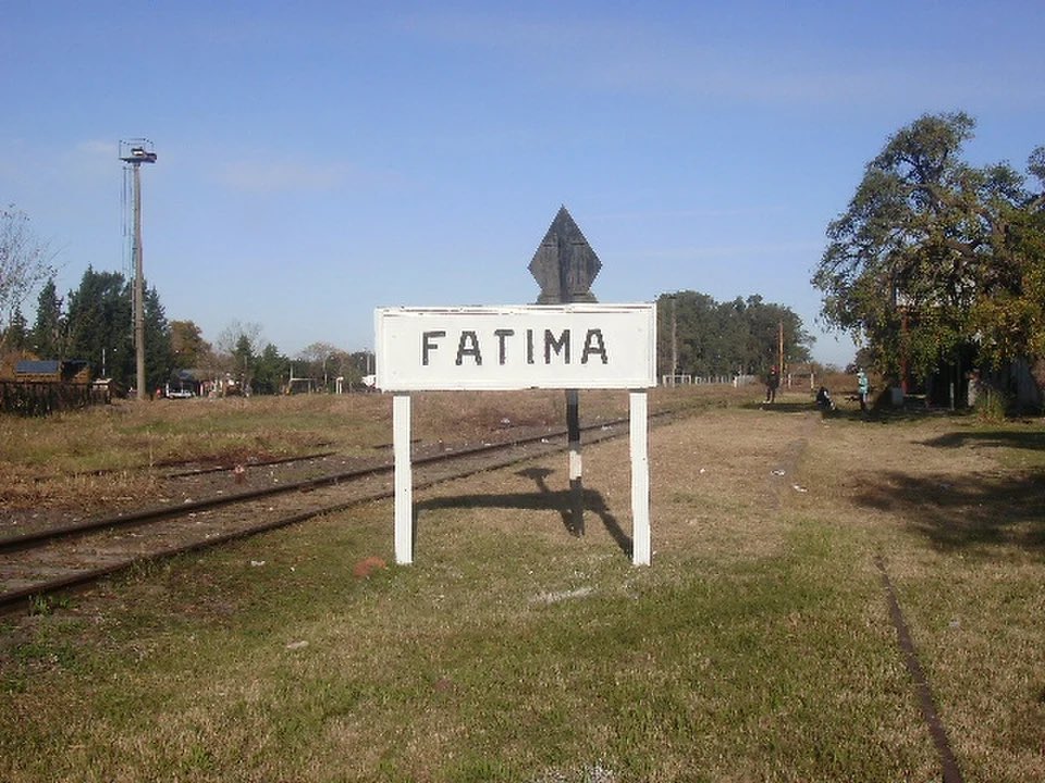 50YearsAgoLive's tweet photo. Federal police in Fátima, Argentina execute 30 political prisoners, and then use dynamite to blow up the pile of corpses.
Limbs are scattered over several kilometers. Locals who find and turn in the body parts, 16 in all, are machine-gunned. https://t.co/F6QkGeQ5u1