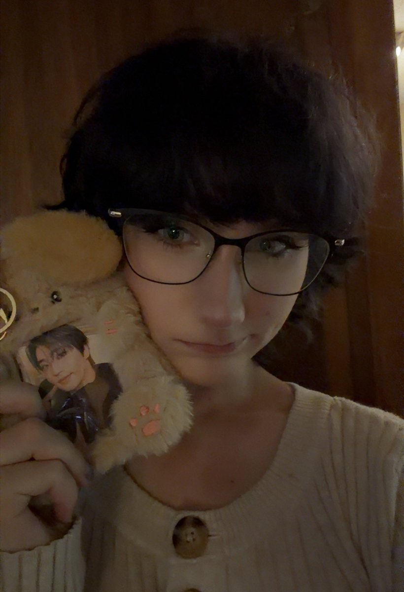 blaerped's tweet photo. hi guy s..my bangs grew out and now i look like fugly white girl juntae https://t.co/lxgBYMLi1N