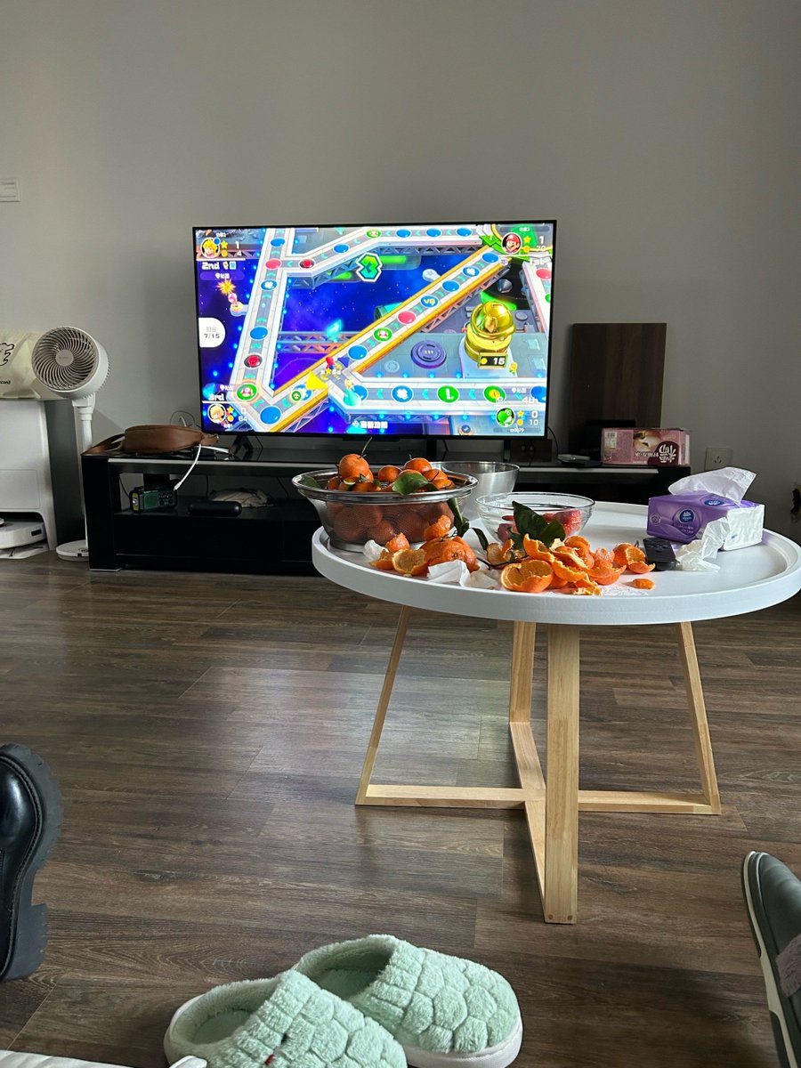 PPAP58837297's tweet photo. [Quiet Sunday with my favorite people: warm coffee, homemade pancakes, and silly board game laughs. Family time hits different every single time ]， https://t.co/h2pdk1hCpD