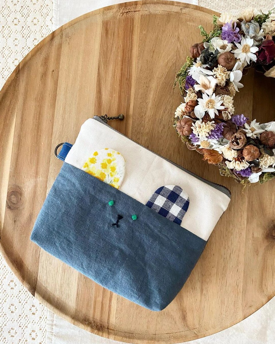 Littlefairysz's tweet photo. Just finished my first hand-stitched linen clutch! The soft texture + tiny daisy embroidery makes it my new go-to accessory. Loving how handmade pieces carry such warm, unique vibes https://t.co/sL6YMDwX8J