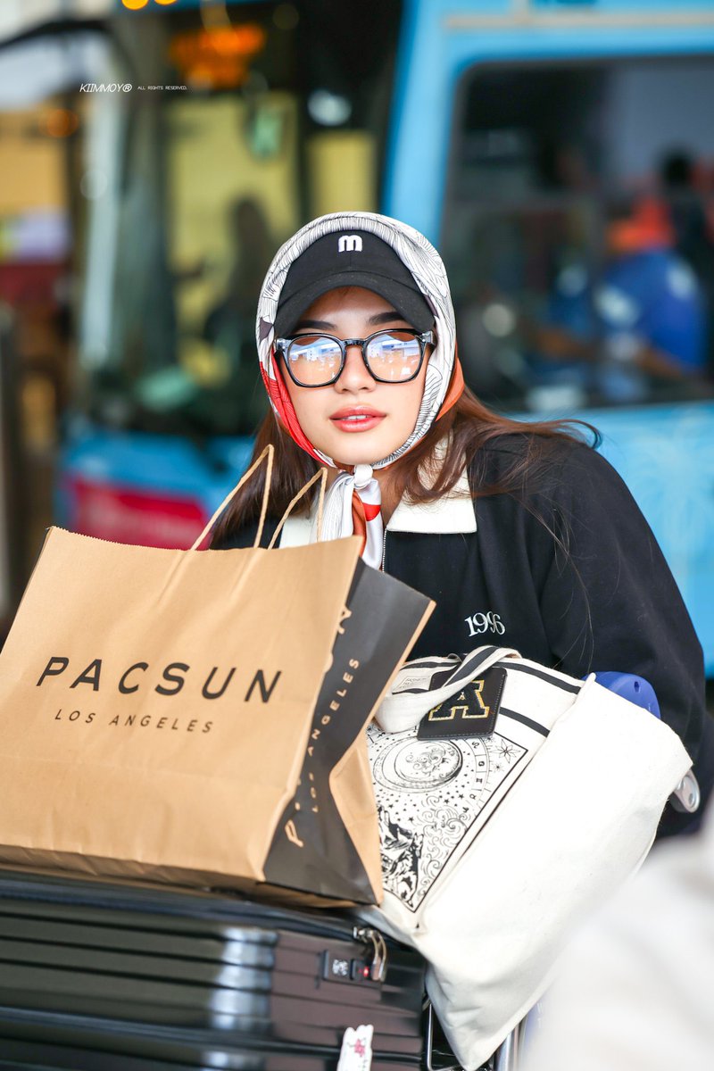 luvvvaiah's tweet photo. favorite aiah airport look 🙌 she ate with this one like wowww https://t.co/zNJBJiJKcP