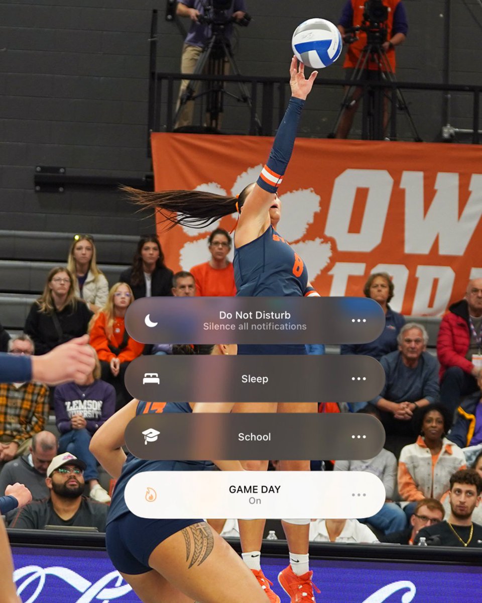 CuseNILStore's tweet photo. Game day mode: ACTIVATED 🟠🔥 Fall sports are back, and it’s time to rep your favorites all season long. Do you have your merch ready to go? 👀 https://t.co/nwmU7oMHDR