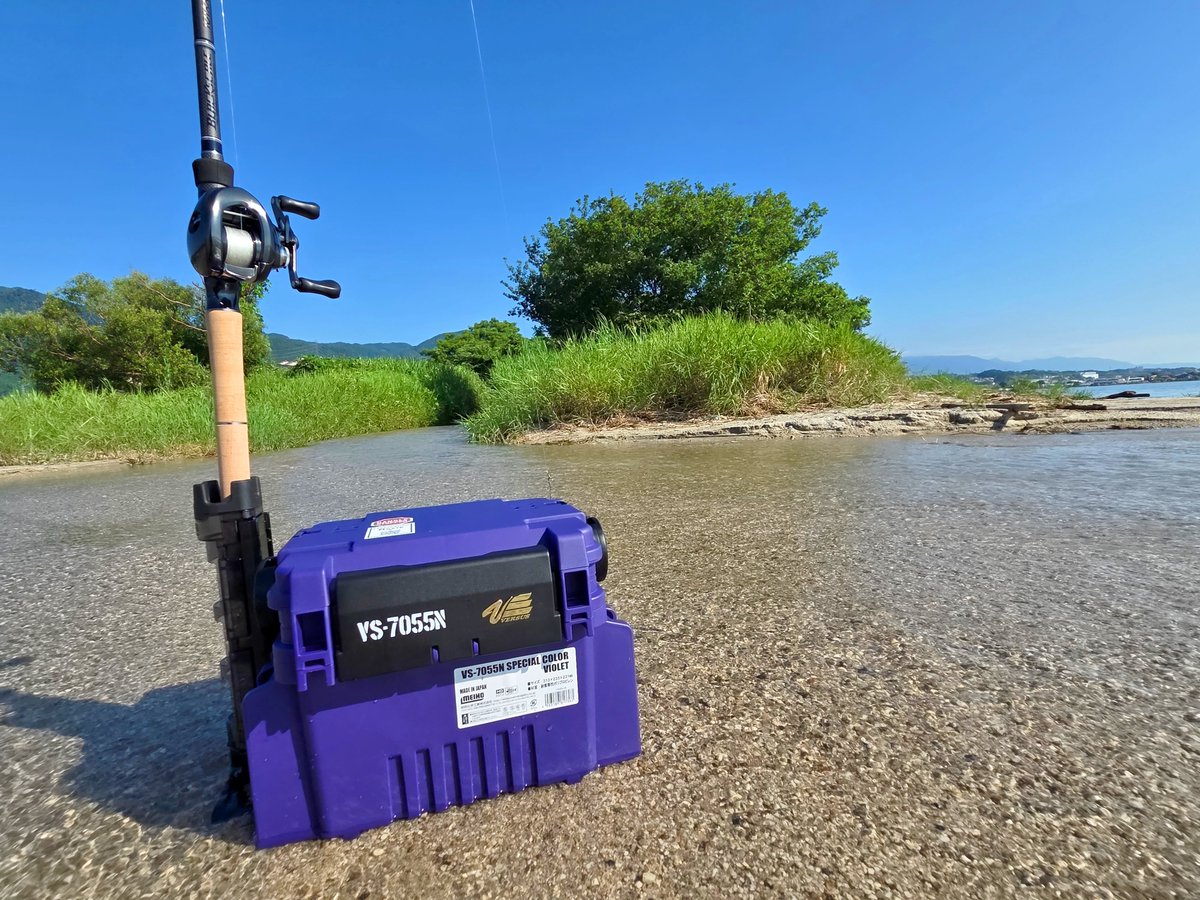 shigetaka611's tweet photo. BASS FIELDてんちょ師の影響で春から完全にヘビキャロにハマってしまった。写真2枚目は足元からいきなり10mラインに向けてブレイクが始まるキケンな浜で最近お気に入りのポイント。ロクマルテンポンド釣る🎣

#BASSFIELD
#釣り人が居れば水辺は綺麗になる
#水辺を美しく
#ゴミ拾い
#琵琶湖
#バス釣り https://t.co/ets1IbWyy3