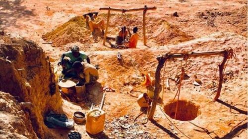 StopBlaBlaCam's tweet photo. Zamboyé mine disaster highlights risks facing Cameroonian miners across borders https://t.co/jWmeB9d8H1 https://t.co/GEDkrsJQFP