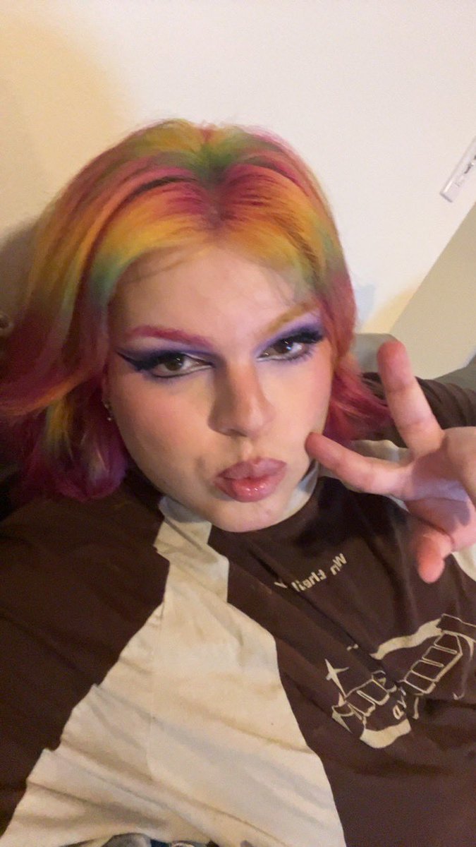 thatisjerm's tweet photo. snap saw first 💜 #makeup #femboy #mlm #rainbowhair https://t.co/YLwvhBZJJc