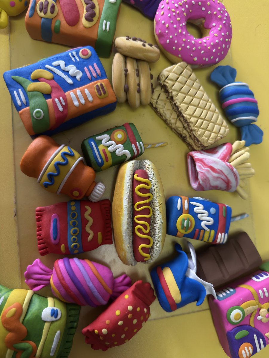 altereddie's tweet photo. Cosas que no debo comer. Me lo  explico con plastilina. https://t.co/sKSOG52UjX