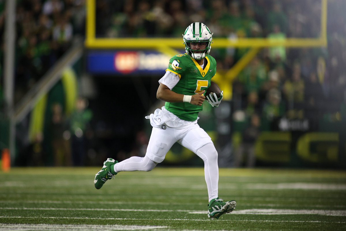 Metaleka_'s tweet photo. Dante Moore as a freshman: 

1,610 yards, 11 TDs, 9 INTs, 53.5%.

Bryce Underwood: 

2,428 yards, 11 TDs, 9 INTs, 60.3% + 398 rushing yards.

Now Moore is a Heisman hopeful, and everyone praises his development.

Maybe we should give Bryce some time too. https://t.co/VVsuu6BinY