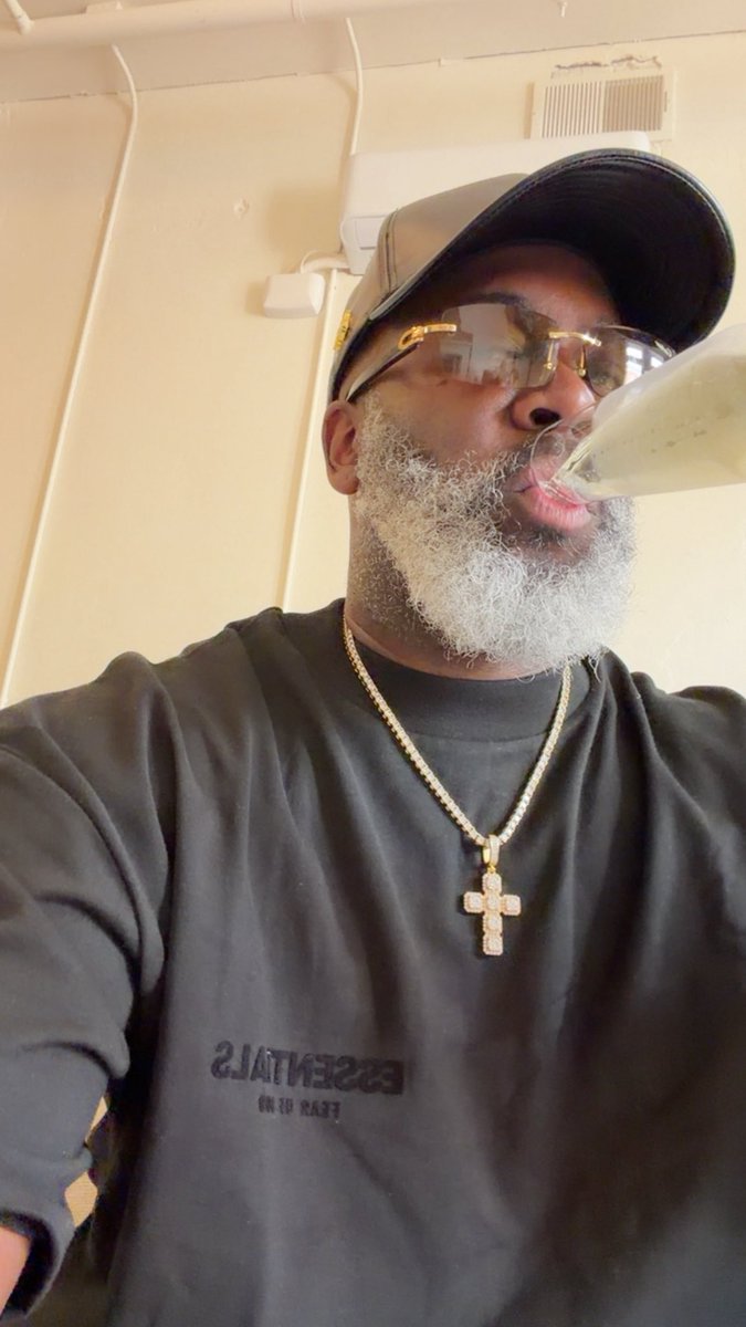 TheeCoolest's tweet photo. Quick lil update. It’s been a minute since yall seen me. https://t.co/BYjLp4gx5j