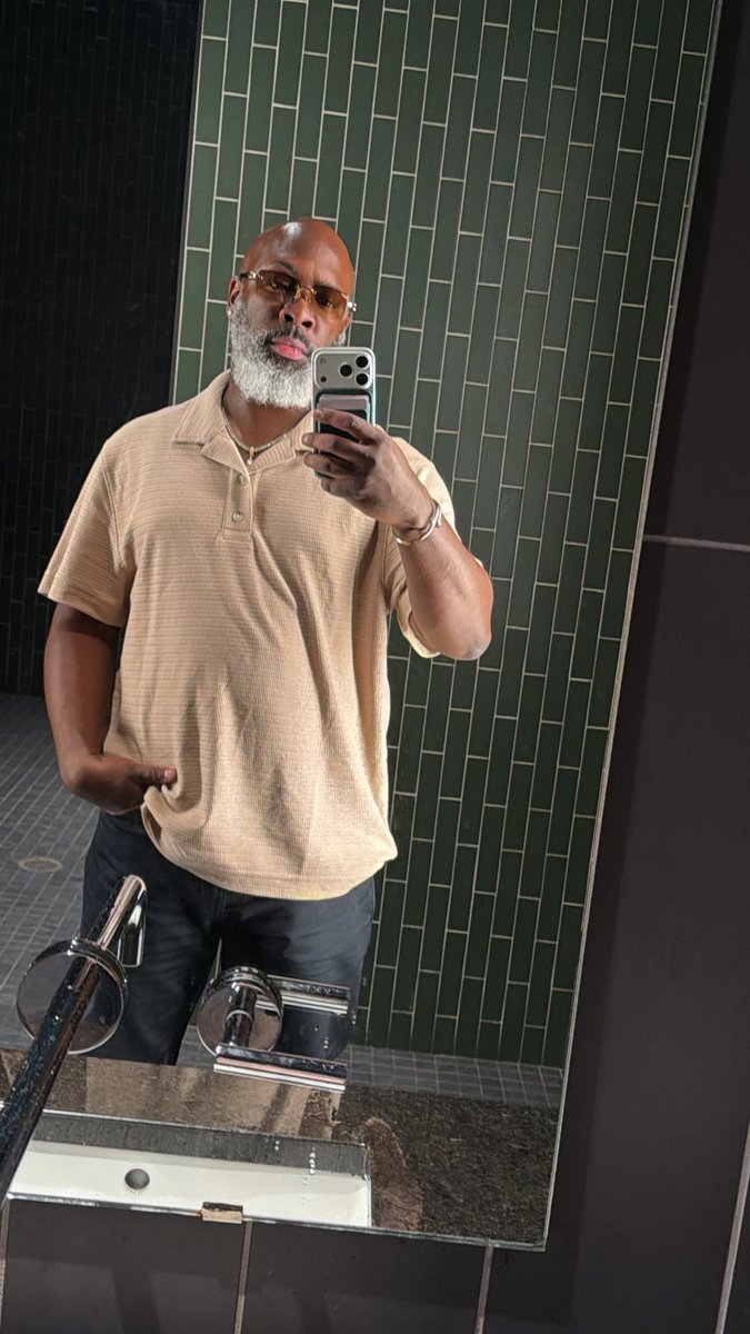 TheeCoolest's tweet photo. Quick lil update. It’s been a minute since yall seen me. https://t.co/BYjLp4gx5j