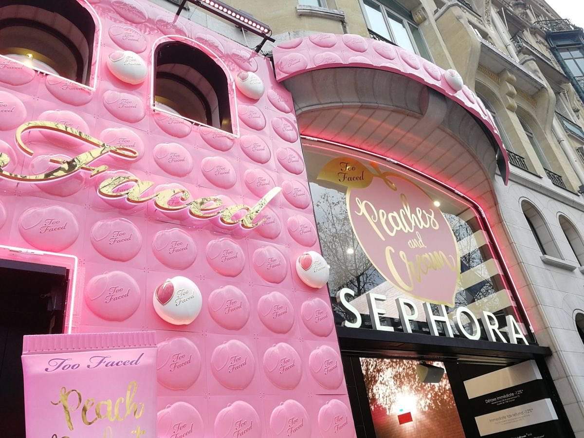 nayomipink's tweet photo. too faced takeover at sephora in paris (2018) ❤︎ https://t.co/UH4Eby20BH