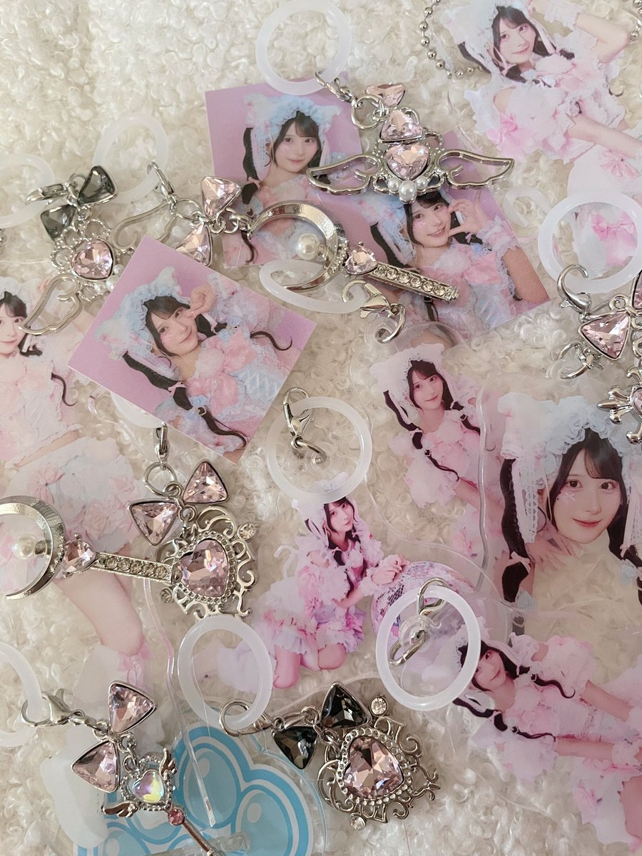nn_p_oo's tweet photo. 一旦このイライラを昨日届いた可愛すぎるりせさんとめじるしチャーム見て落ち着くわ
 #おしゃべりせぴ https://t.co/99iqPbH8BX