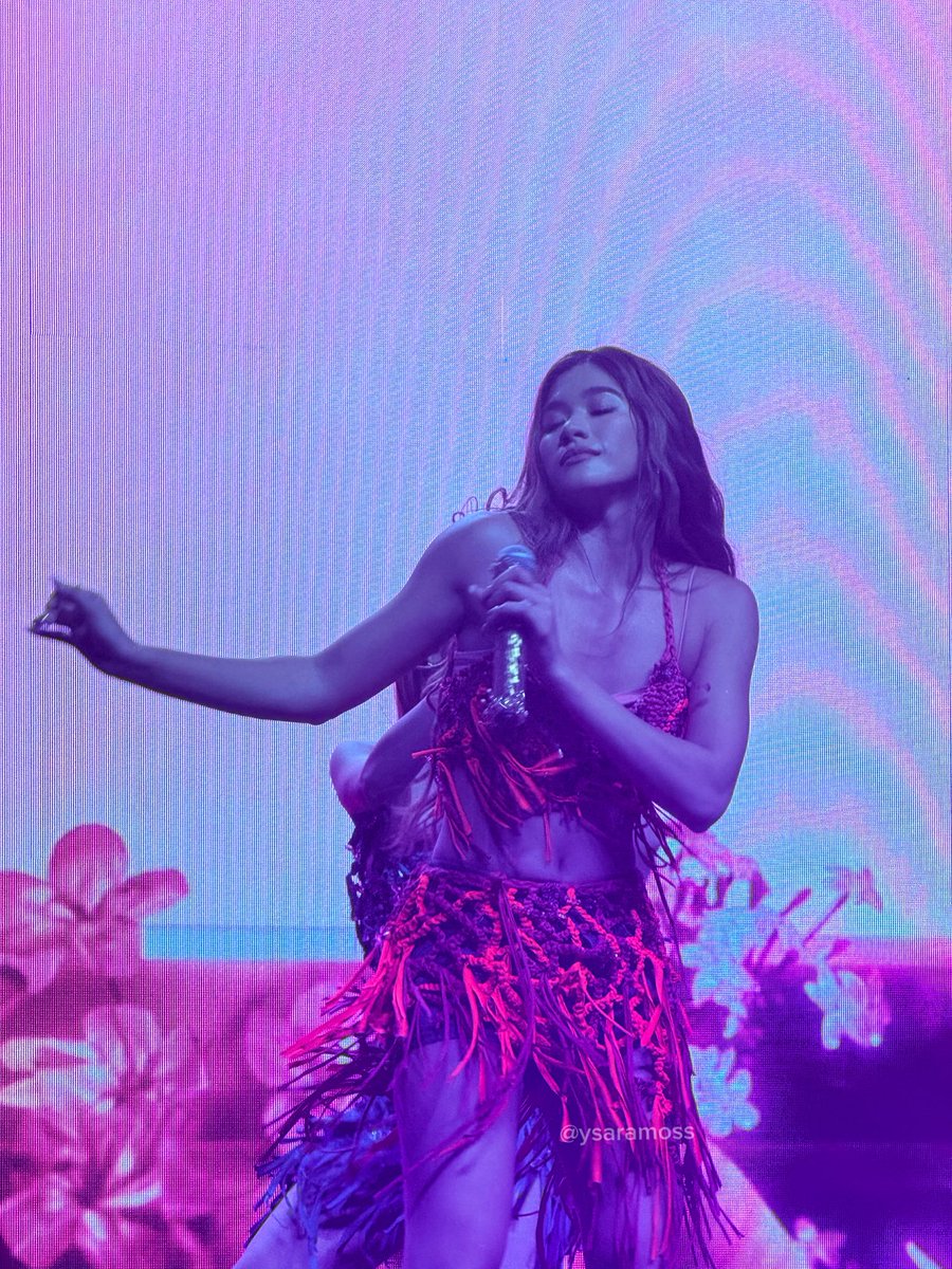 ysaramoss's tweet photo. GOD DAMN PRETTY WOMAN 🩵🐶

AIAH 🌸

VANCOUVER GETS BINI SIGNALS https://t.co/aShomtVYRf