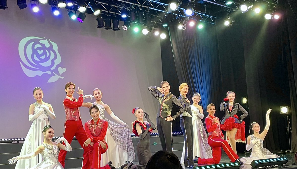 mayuko_kawa's tweet photo. ハウステンボス歌劇団
大阪公演もあと2日❣️

千秋楽のチケットは完売で🙌
明日8/21(金)のみ残席僅かにあるようです！

ハウステンボス歌劇の良さがいっぱいいっぱい詰まったお芝居＆ショーだと思います💖

観たあとはきっと
✨優しさを力に✨変えたくなります…

#ハウステンボス歌劇団
#大阪公演 https://t.co/97toq3dVFr
