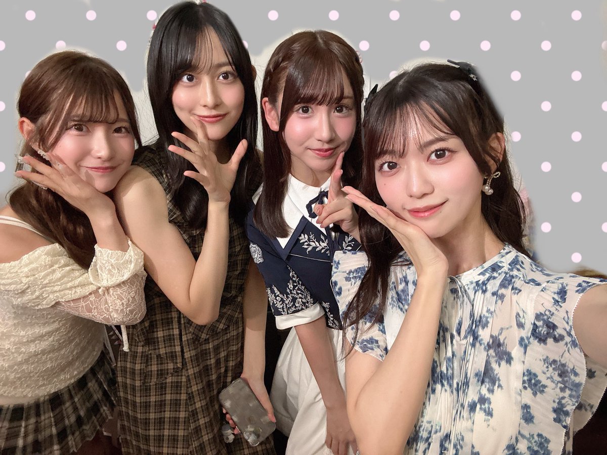 Mikuru_hositani's tweet photo. #アイふたvol.77
ありがとうございました！

資格のことだったり、最近のマイブームだったり、今まで話していなかった新情報も!?😳🩷
いろんなことをさらけ出しちゃった気がする🥰

見守ってくれてありがとう˙˚ʚ(꒪ˊ꒳ˋ꒪)ɞ˚˙
お花もとっても綺麗🌹✨️パワーもらったよぉ

私服はおねえさんワンピース🩵

 #橋本侑芽 ちゃん #花守笑奈  ちゃん
 #片瀬真花  ちゃん 仲良くなれて嬉しいです💕💕