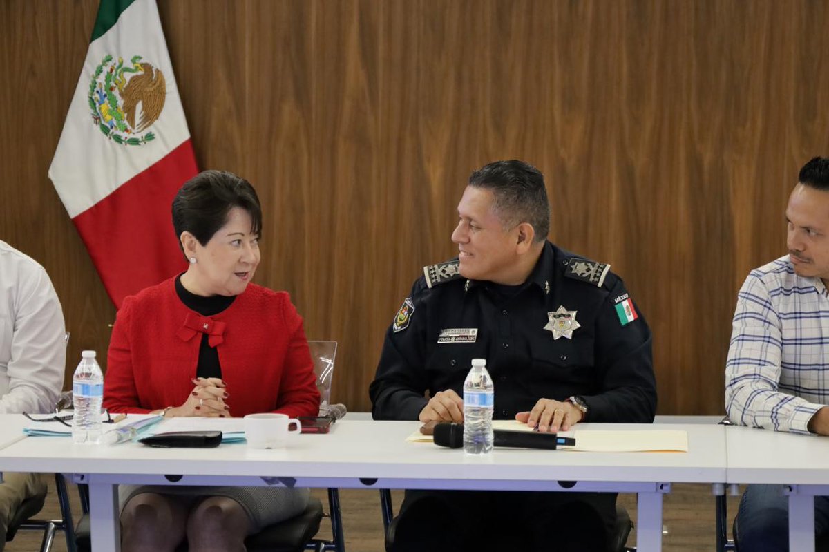 SSC_QROO's tweet photo. 🤝 El secretario Julio César Gómez Torres se reunió con COPARMEX Quintana Roo para dar seguimiento a los avances en seguridad.

📊 Se destacó la tendencia a la baja en la incidencia delictiva y el trabajo de la SSC.

#SSCQROO #CoparmexQRoo #QuintanaRoo #C5 https://t.co/gf2bFDl46k