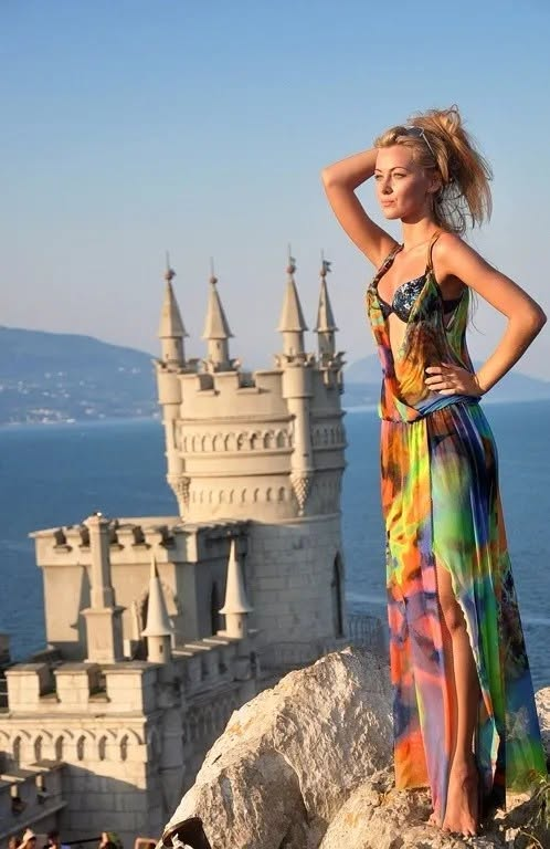 veraizmaylova41's tweet photo. А помните время когда Крым ещё был украинским? Россия входила в большую восьмёрку,АИ-95 около 23,49 руб., а АИ-92 — 22,60 руб., доллар по 35, санкций нет, а Россия дружит с Украиной, США, Европой. Никакой мобилизации. Вы спокойно ездили в Крым,я спокойно ездила в Питер https://t.co/F368vcFdpX