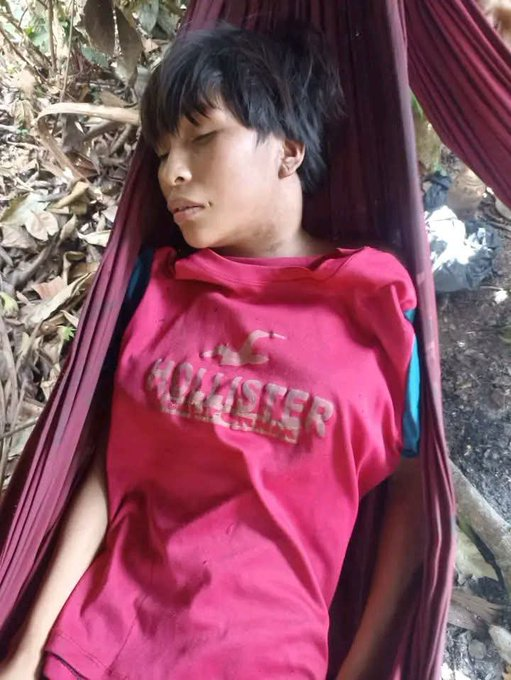 ReporteYa's tweet photo. #20Ago #Amazonas 
@Fritz_A_Sanchez: 🚨 Emergencia en Alto Orinoco         
Indígenas en estado Crítico   

El capitán indígena yanomami Eliseo Silva denuncia la crítica situación de salud de varios hermanos indígenas del municipio Alto Orinoco, quienes requieren ser trasladados con urgencia a Puerto Ayacucho.

El líder indígena advierte que llevan casi un mes esperando apoyo para el traslado, mientras en la región ya escasean los insumos médicos y no existen condiciones adecuadas para atender a los pacientes  

Hace un llamado a las autoridades nacionales, regionales y municipales a actuar de inmediato. La salud y la vida de estas comunidades indígenas no pueden seguir esperando...