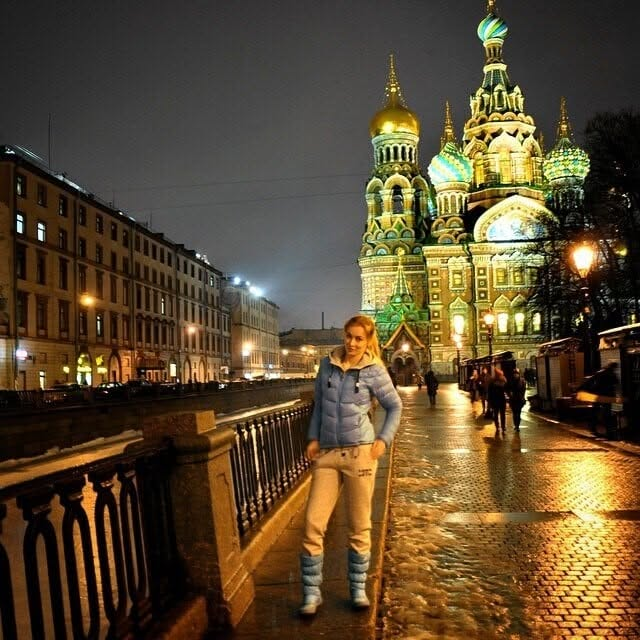 veraizmaylova41's tweet photo. А помните время когда Крым ещё был украинским? Россия входила в большую восьмёрку,АИ-95 около 23,49 руб., а АИ-92 — 22,60 руб., доллар по 35, санкций нет, а Россия дружит с Украиной, США, Европой. Никакой мобилизации. Вы спокойно ездили в Крым,я спокойно ездила в Питер https://t.co/F368vcFdpX