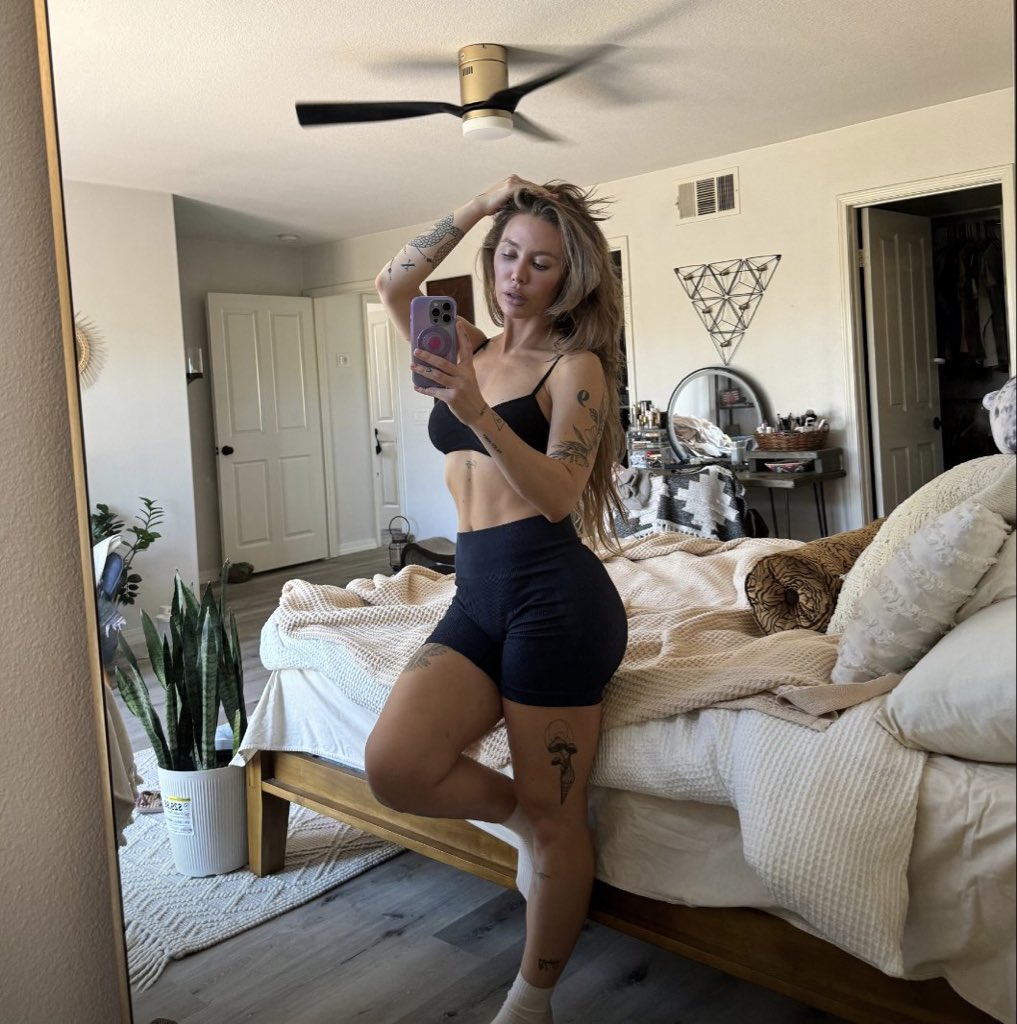 HannahSmittbid's tweet photo. I am actually looking for long lasting relationship with a decent man, someone honest, caring, romantic, loyal, intelligent, passionate ,loving https://t.co/YbXWNcpKQn