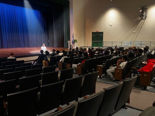 LakewoodFootba1's tweet photo. Know your 'WHY.'" 🏈🙌🏾
Huge thanks to Parker Lewis, Pocalla Campus Pastor at Alice Drive Baptist Church, for reminding our football team to stay focused on their "why" during yesterday’s Pro Leader Series. https://t.co/gV3xtKfr6K