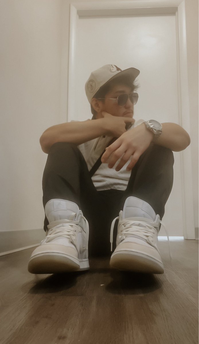 UmbreonMania's tweet photo. Thursdays Hits Differently π U Agree #aestheticfashion #vibephoto
#maleposes #mirrorposes #bathroompic
Comment down below π¬
If the pics are good πΈ what I should do next time π what I did good and comment which one was your favorite π€ https://t.co/hkZuhGRD1G