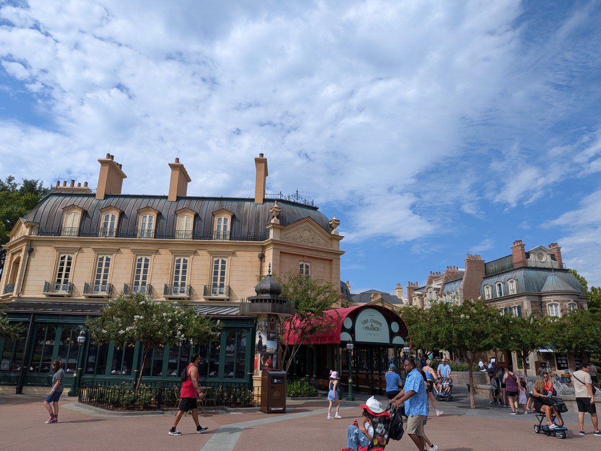ky_disney09's tweet photo. パリにきました。 https://t.co/UGDqys5iwa
