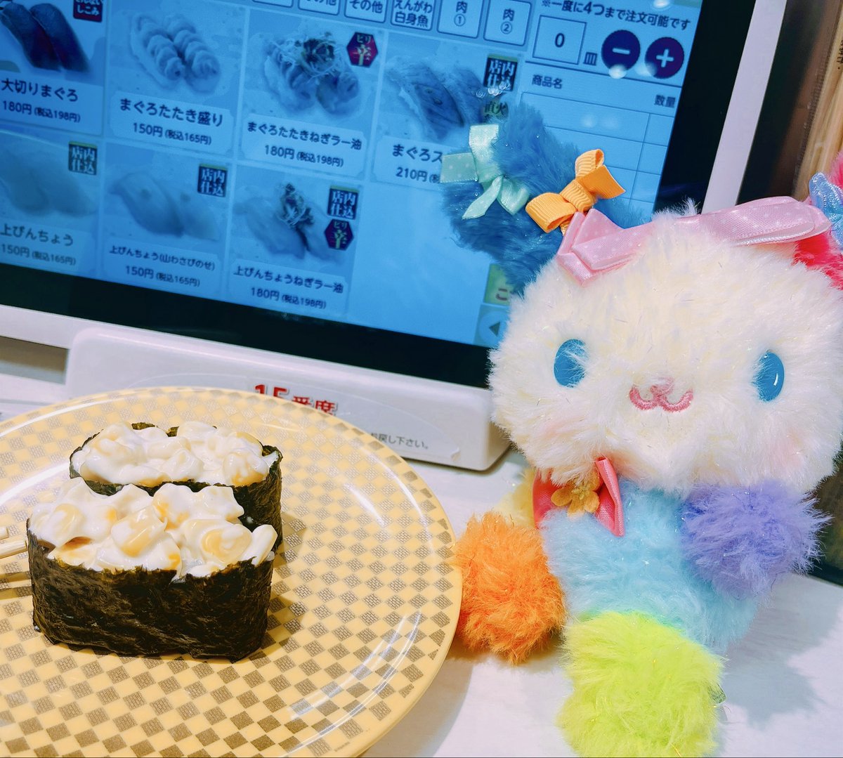 lostlose5201's tweet photo. これで食べてたら、隣の台湾？の方に可愛いって日本語で褒めてもらって嬉しかた🥰 https://t.co/lDphgi1yO6