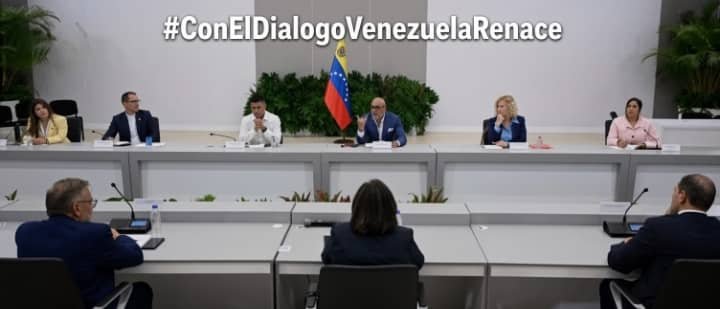 StephGuaiqueri's tweet photo. El oro que nos robaron, la justicia que nos deben y la verdad que nos callan, todo se está discutiendo con soberanía, no pedimos permiso, exigimos lo nuestro, el diálogo bolivariano no es sumisión, es dignidad en acción. #ConElDialogoVenezuelaRenace https://t.co/fyePJM8jQj