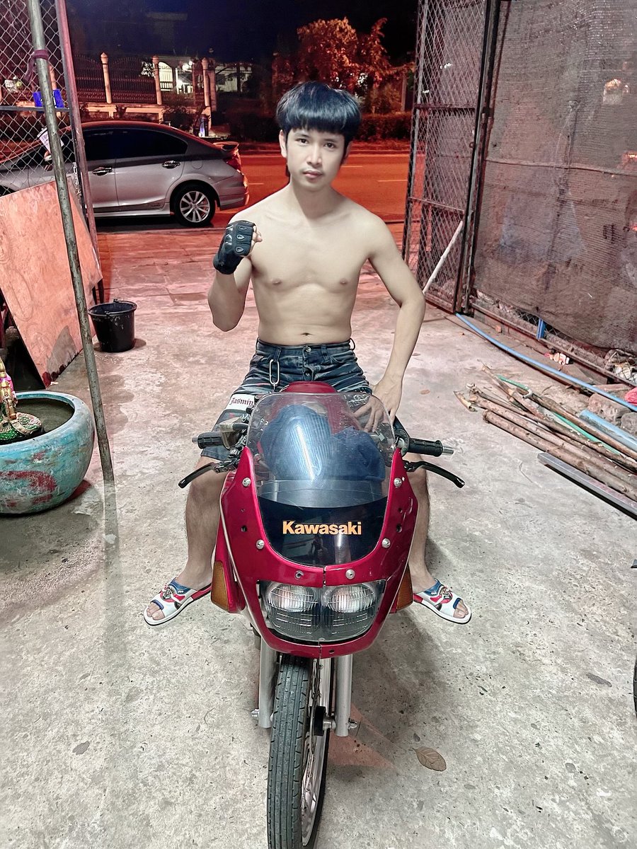 Chacky2070976's tweet photo. ไม่ชอบการเปรียบ��ทียบ🤫
…ถ้าเปรียบมวยได้อยู่🤣
#กาฬสินธุ์ #ยางตลาด https://t.co/VProe8cz1Z