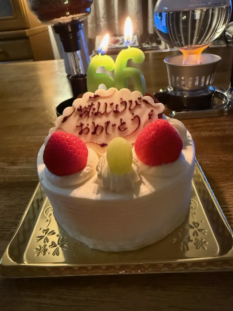 TesyMe's tweet photo. 誕生日　
びっくり、ｵﾚ、今日は誕生日だよ🙀
家族に感謝です🙇‍♂️
...で、お幾つ？
↓　ﾜｫ！ https://t.co/F7o2CCk7to