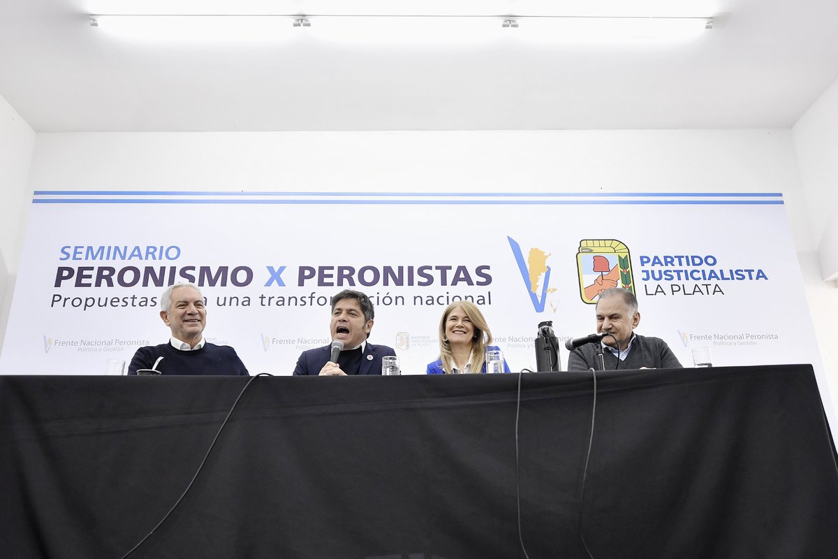 Kicillofok's tweet photo. Argentina cuenta con recursos naturales, tradición científica e industria nacional para ocupar un rol estratégico en este nuevo escenario internacional, sin embargo ese potencial está siendo dilapidado por las políticas de Milei.

Frente a ese panorama, los militantes tenemos la obligación de recuperar la mirada innovadora y revolucionaria que siempre tuvo Perón para llevar adelante los proyectos destinados a defender el trabajo, los derechos y la producción nacional.

Muchas gracias a todos por participar de la apertura del seminario “Peronismo para peronistas” en la sede del PJ La Plata. Sigamos construyendo una alternativa que recupere la dignidad, la soberanía y el futuro de los argentinos.