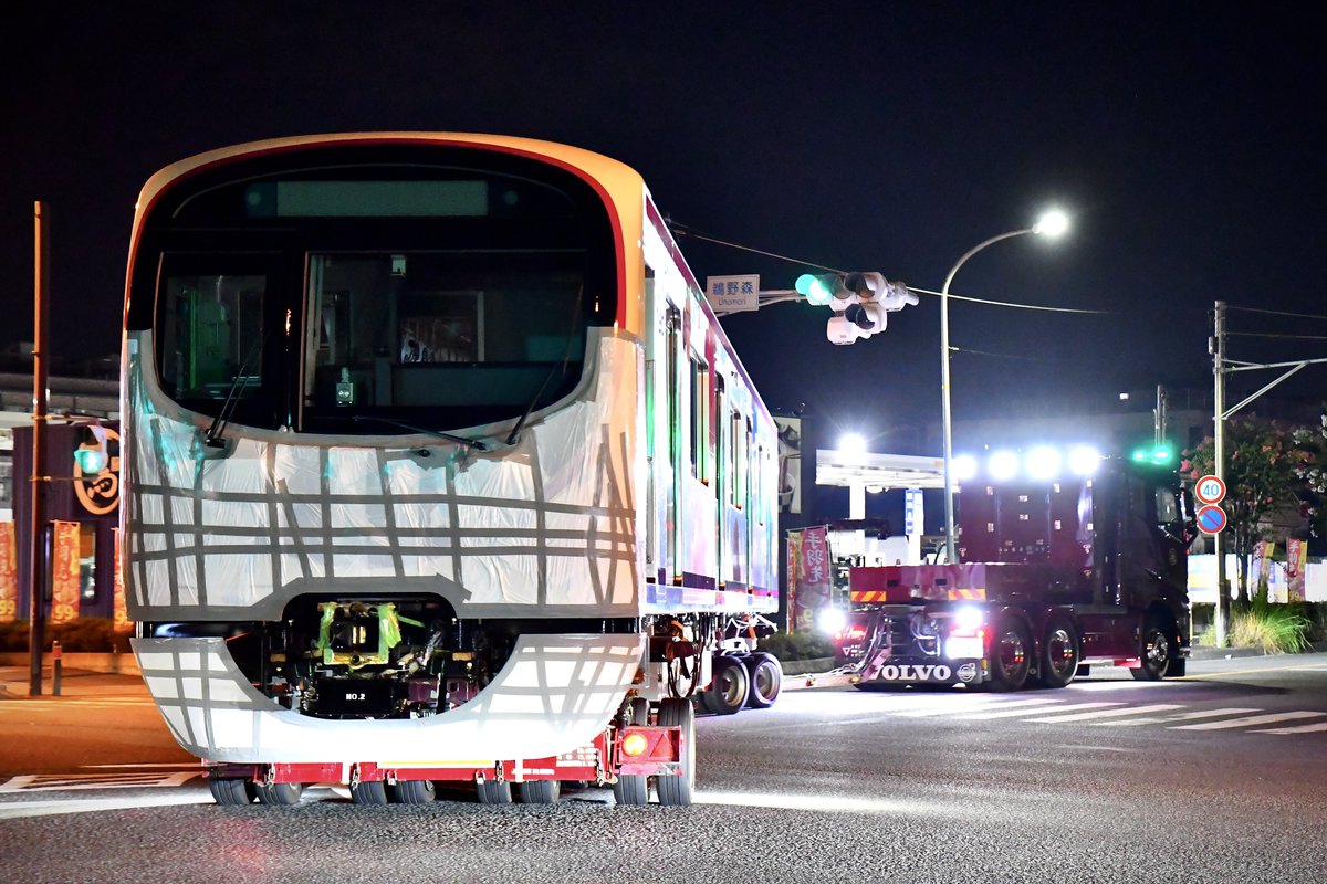 Yoshimarugo's tweet photo. 2026/08/20未明
#京王線 2000系 #陸送
2703F 2753号車
担当 #丸池海運 https://t.co/8QWzNbTyEi