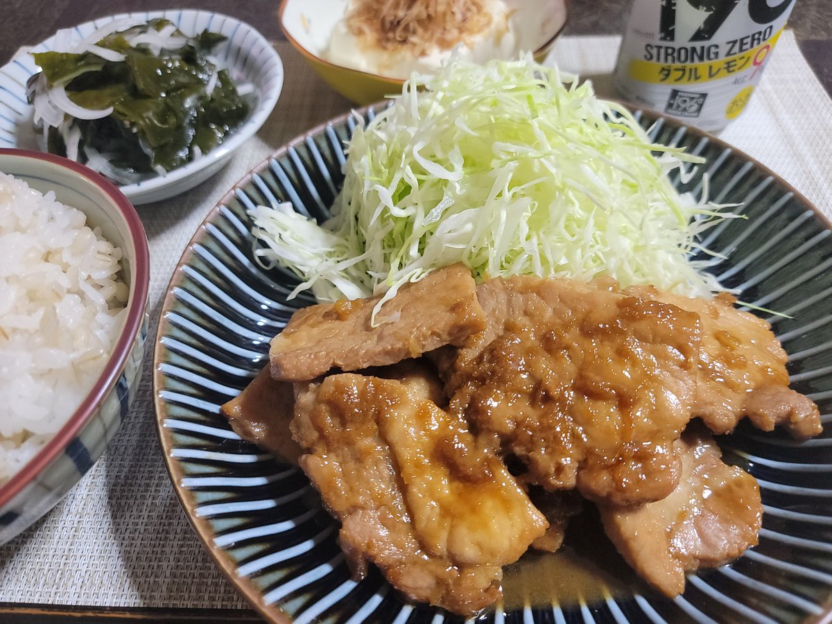 HALDES_kitchen's tweet photo. しごおわ💦
夏バテ気味には、やっぱり豚！
ということで
#豚の生姜焼き
#ワカメと玉ねぎスライスの酢の物
#冷奴 https://t.co/umlFGYF5JK
