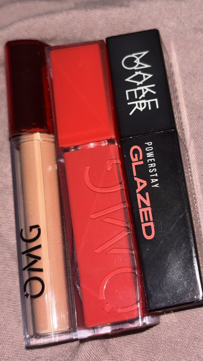 hiimyun's tweet photo. @suncboi Ini andalanku😻
1. Omg lipcream no 13: https://t.co/hCseXhCrSD

2. Omg lipvinyl no 05: https://t.co/hCseXhCrSD

3. Makeover glazed D10: https://t.co/BnpGrCAlYT https://t.co/7n6m9iQDYw